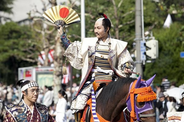 Lễ hội Daimỵo Gyoretsu ở Hakone là một nghi lễ rước vua chúa thời phong kiến.