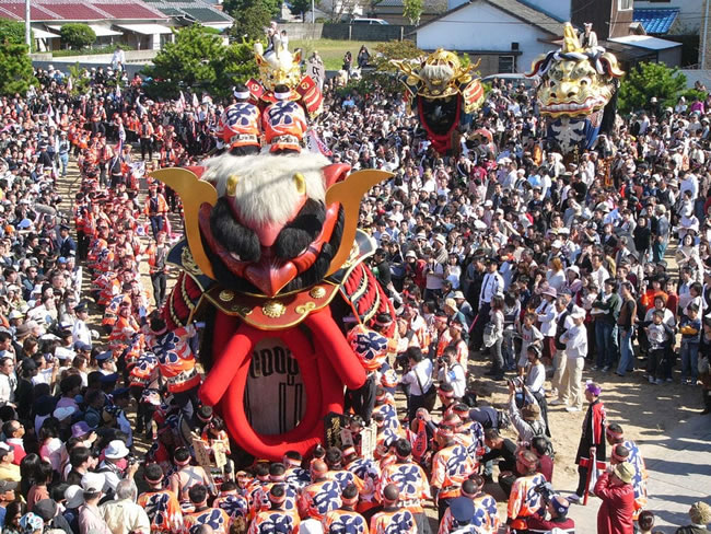 Lễ hội Kunchi của Đền Suwa ở Nagasaki trình diễn điệu múa lân Trung Quốc