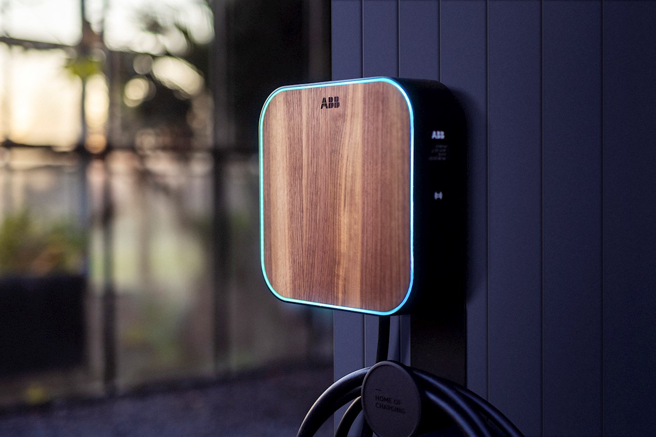 ABB E-mobility giới thiệu bộ sạc tại nhà Terra Home mới, tích hợp 'Plug & Charge'
