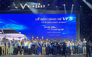 VinFast giao 100 ô tô điện VF8 đầu tiên, chuẩn bị đưa ra thị trường toàn cầu