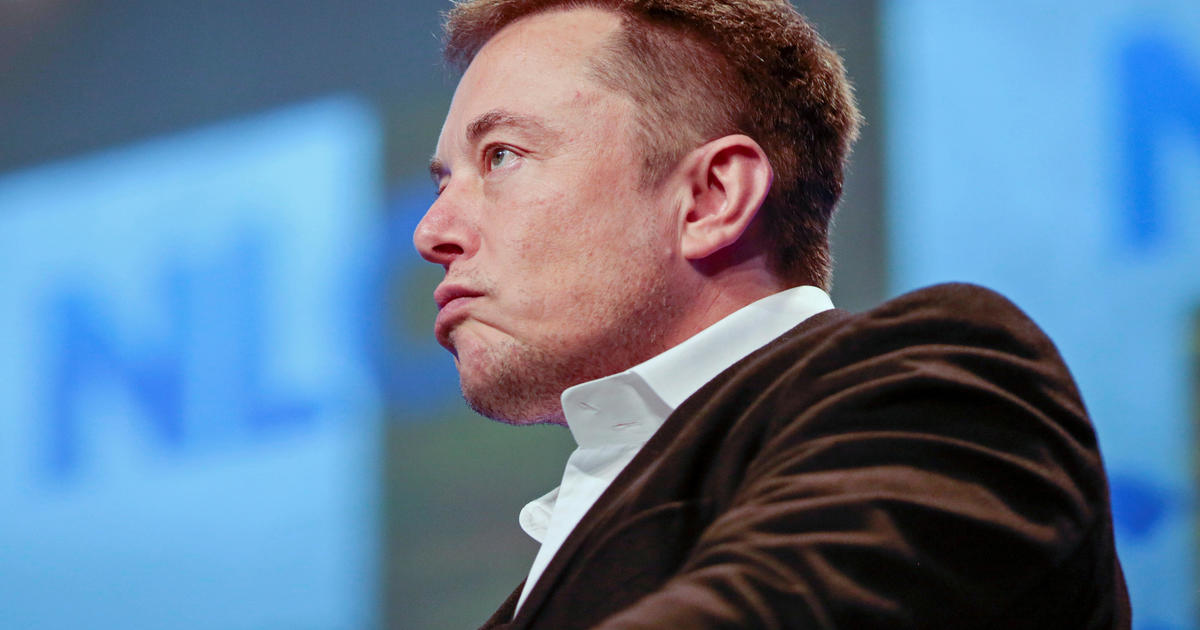 Elon Musk: “mua một chiếc xe chạy xăng giống như cưỡi ngựa và sử dụng điện thoại nắp gập vậy” 
